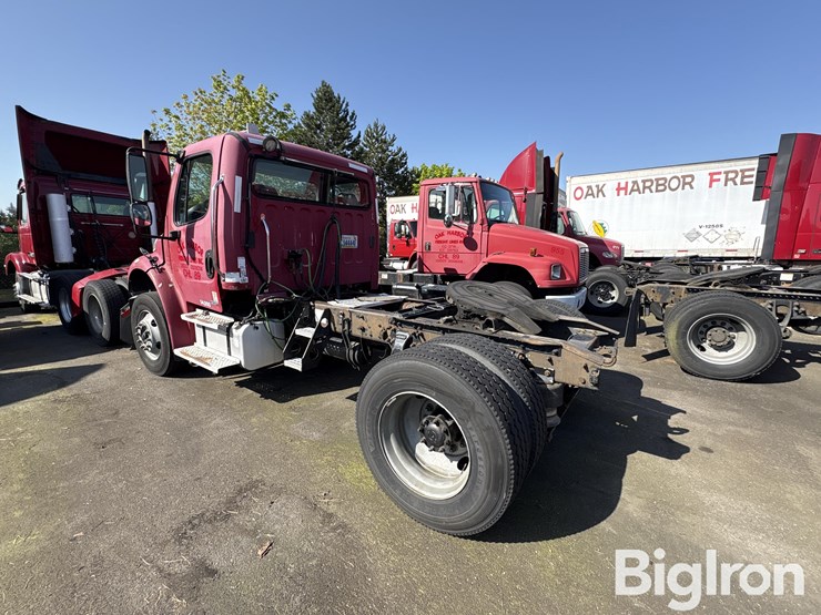 2004-freightliner-m2106-truck-tractor-image-7
