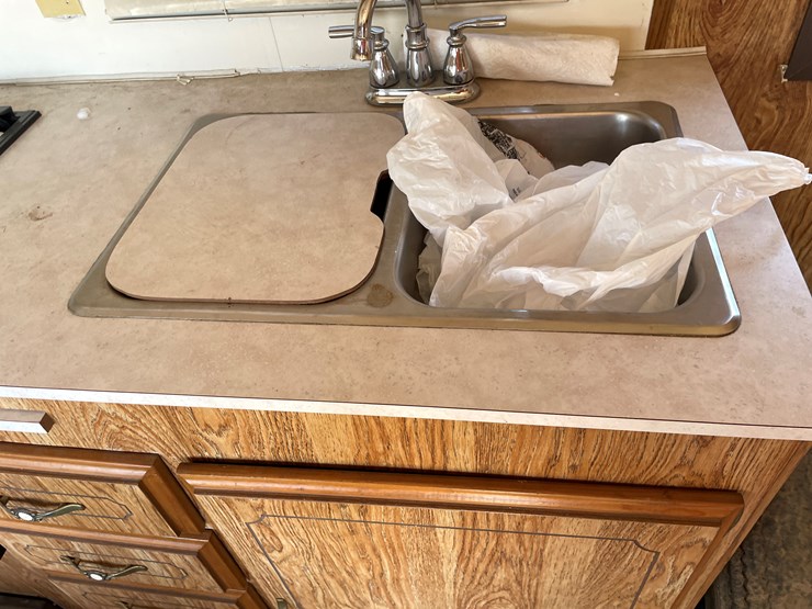 #1900-•-1989-companion-gooseneck-camper-(has-wi-title)-image-52