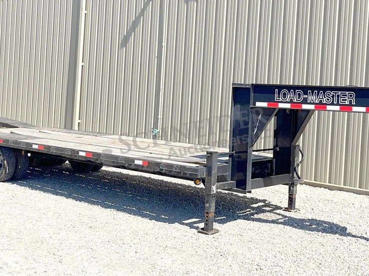 2007-load-master-27'-flatbed-gooseneck-trailer,-from-the-estate-of-dr.-ken-buchmann-image-1