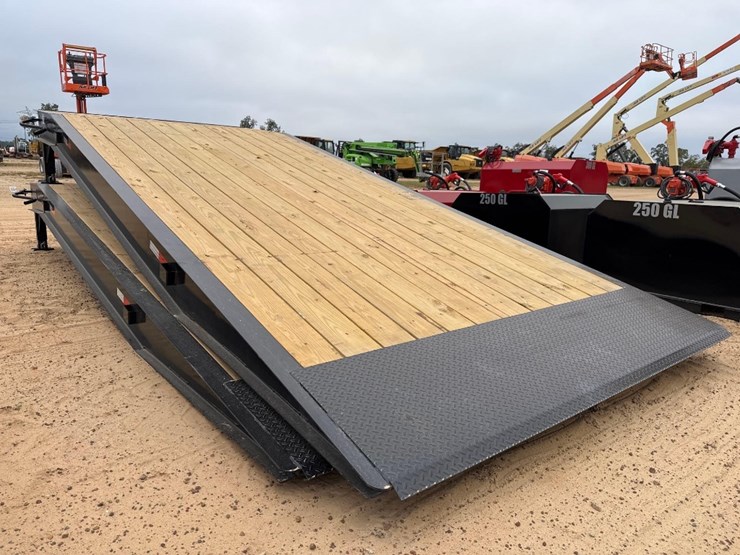 unused-xstar-101"-x-20'-loading-ramp-image-3