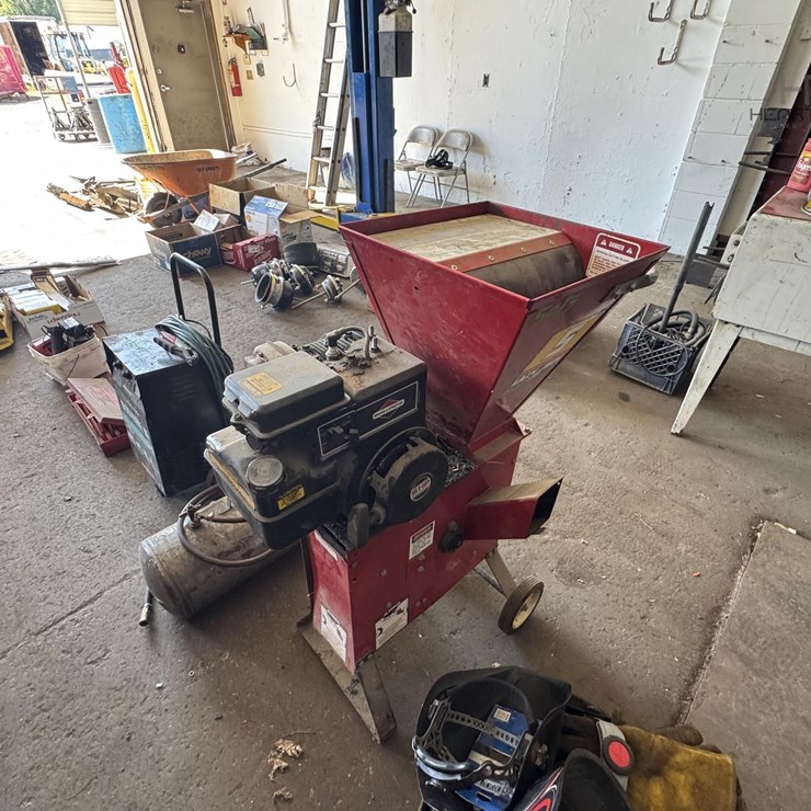 LAZY BOY 5 WOOD CHIPPER/SHREDDER BRIGGS & STRATTON LAZY BOY 5 WOOD CHIPPER/SHREDDER BRIGGS & STRATTON