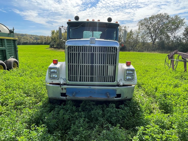 #4432-•-1989-international-grain-truck-(no-title)-image-2
