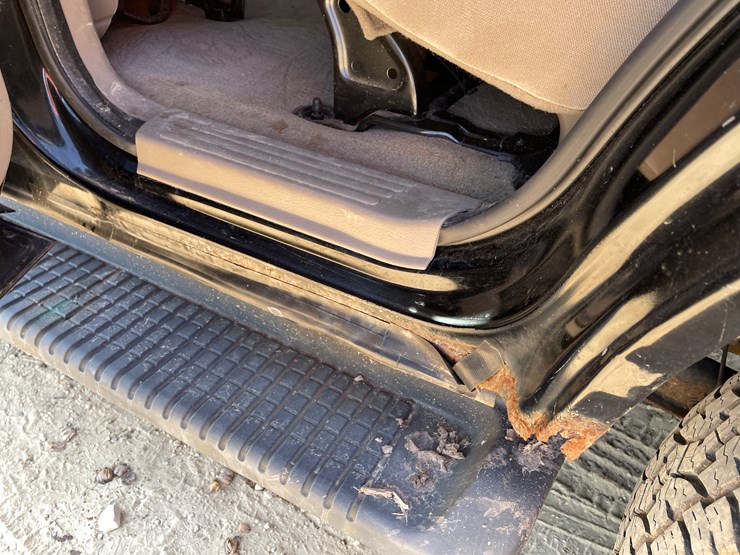 2004-ford-explorer-image-39