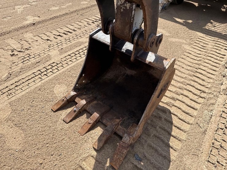 takeuchi-tb240-image-23