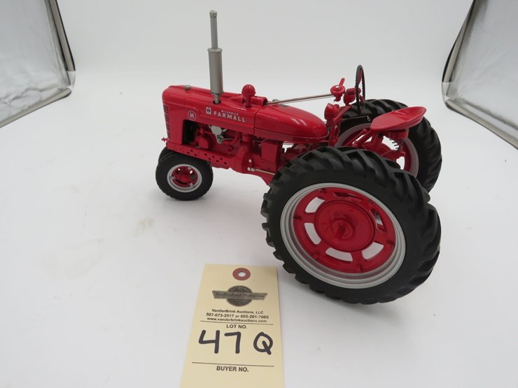 farmall-model-h-1/12th-scale-tractor-image-4