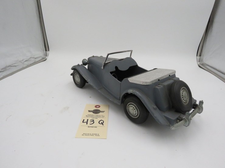 1950's-doepke-model-toys-mg-sports-car-toy-image-3