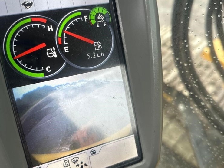 2021-deere-245g-lc-image-32