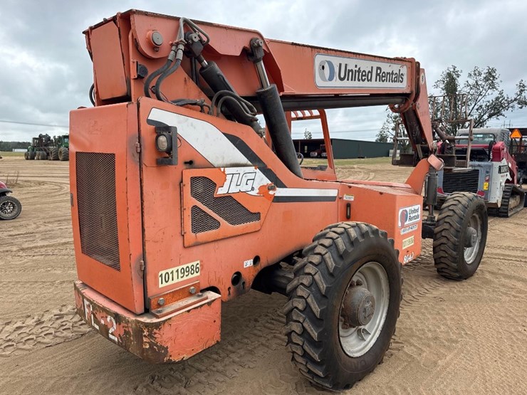 2013-jlg-8042-telescopic-forklift-image-4