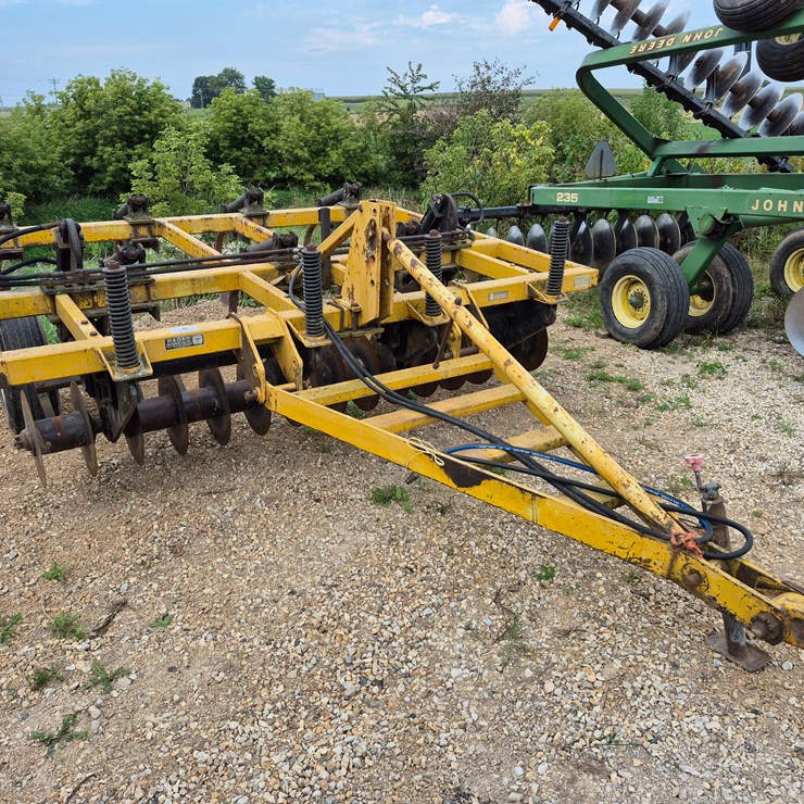 #3320 • Landoll Soilmaster Chisel Plow