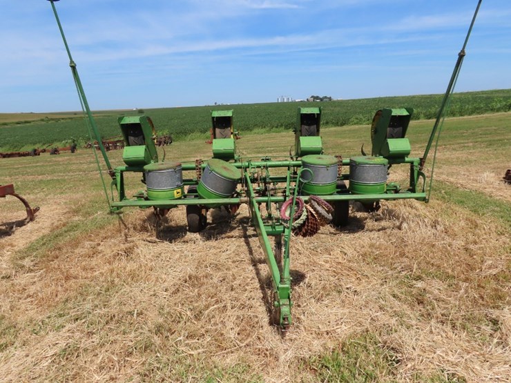 john-deere-4-row-planter-494a-image-1