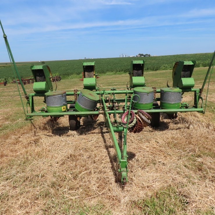 John Deere 4 Row Planter 494A
