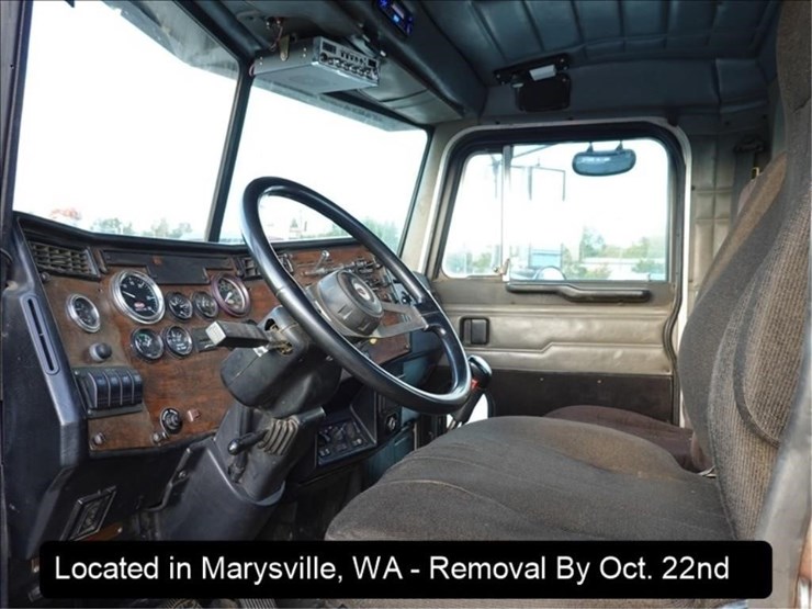 2000-peterbilt-379-image-15