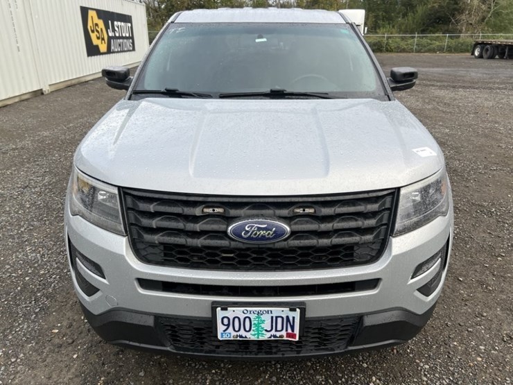 2017-ford-explorer-image-8