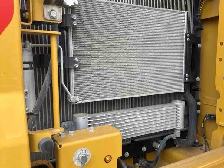 2019-caterpillar-320-image-56