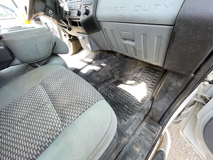 2011-ford-f250-xl-image-54