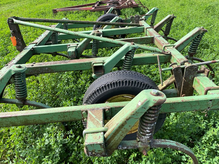 john-deere-11-image-13