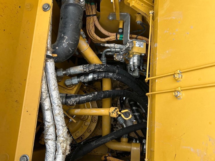 2016-caterpillar-325fl-image-20