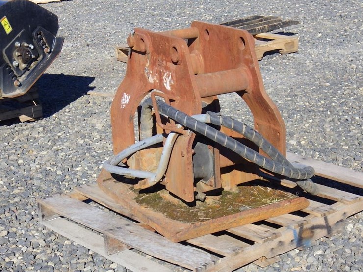 hydraulic-excavator-plate-compactor-image-2