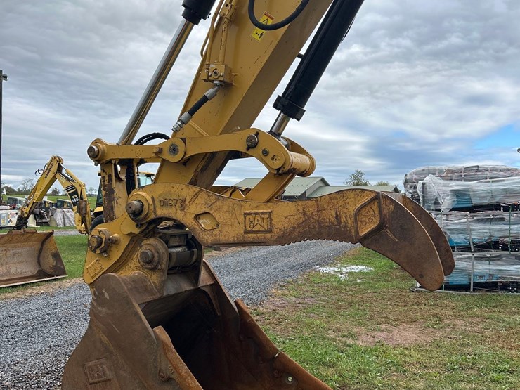 2016-caterpillar-325fl-image-7