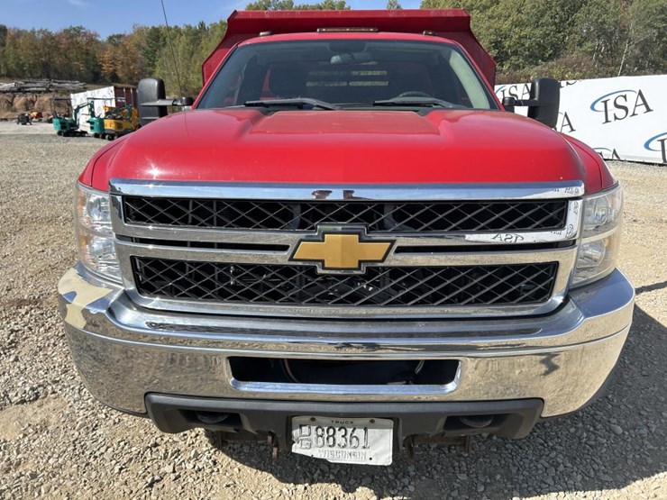 2013-chevrolet-3500hd-image-8
