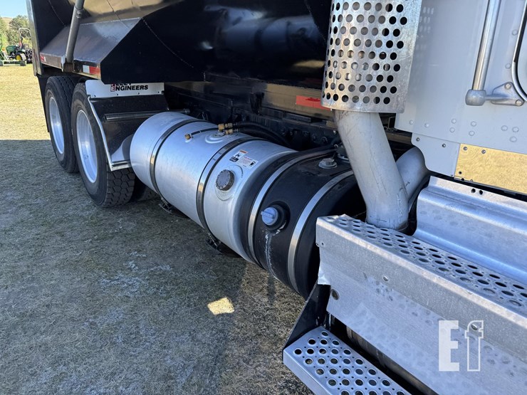 2011-kenworth-t800-image-12