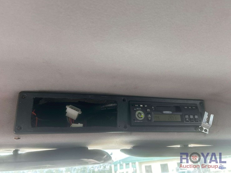 2003-freightliner-fl60-image-14