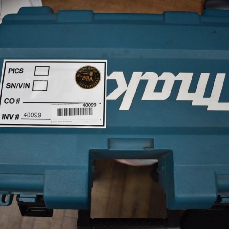 Makita TM3010C Oscillating Multi-Tool