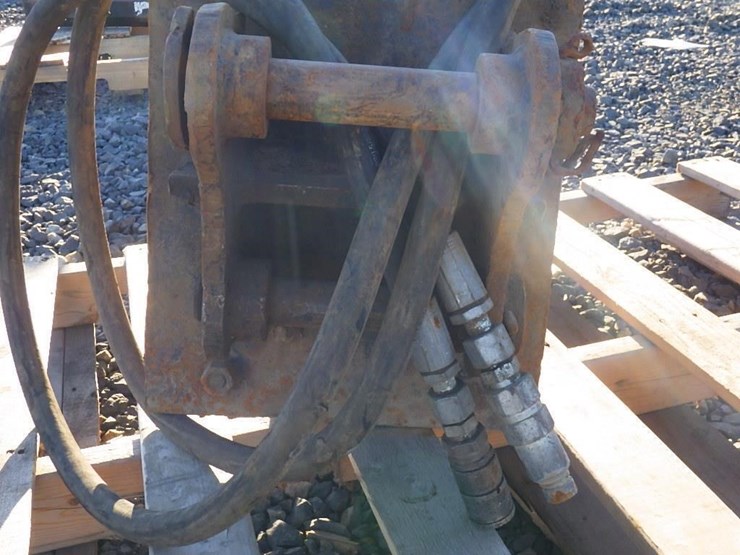 cat-excavator-attachment-image-6
