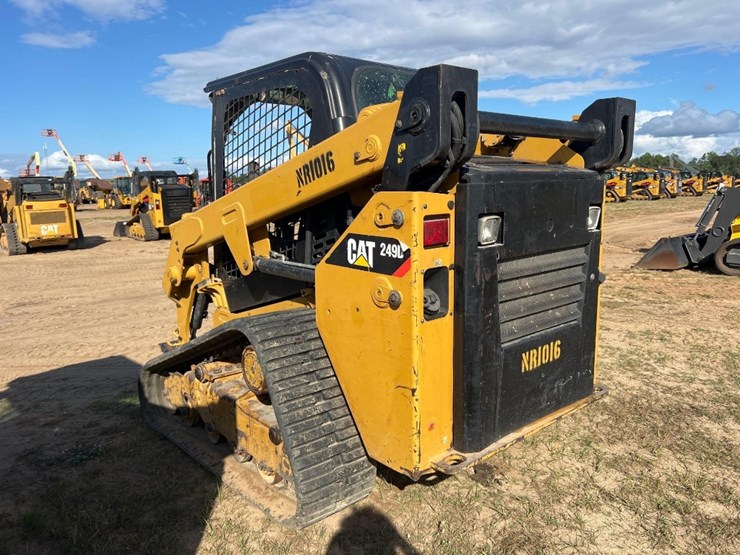 2017-caterpillar-249d-image-2