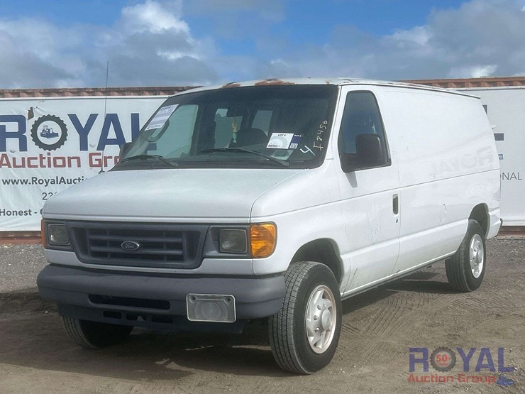 2007-ford-cargo-image-1