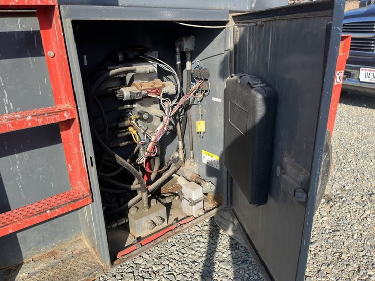 2011-skyjack-sj8841rt-image-31
