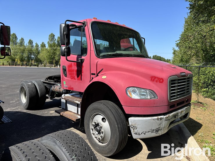 2006-freightliner-m2-truck-tractor-image-3