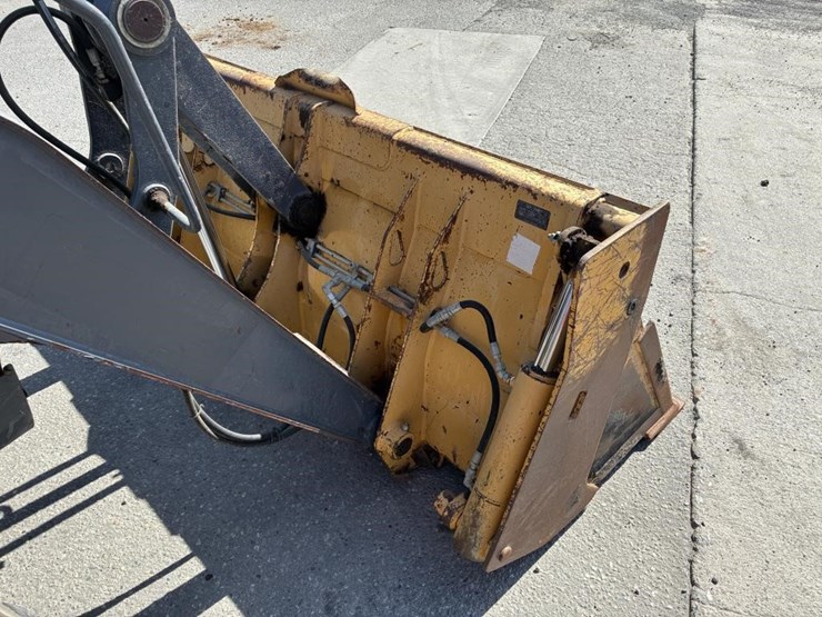 2015-deere-210l-image-6