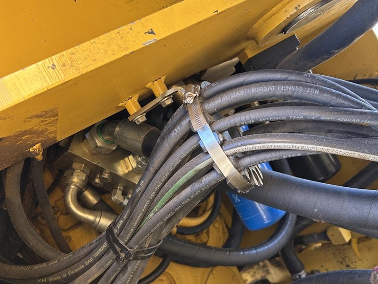 2003-deere-824j-image-40