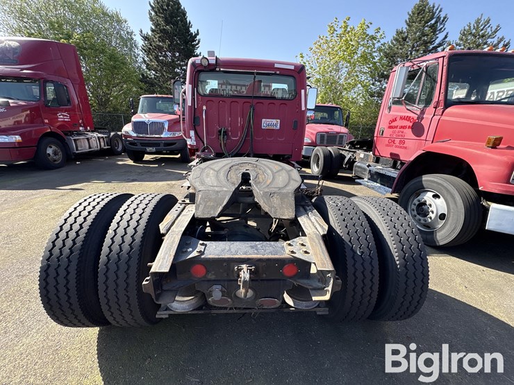 2004-freightliner-m2106-truck-tractor-image-6