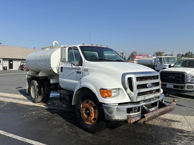 2010-ford-f650-image-2