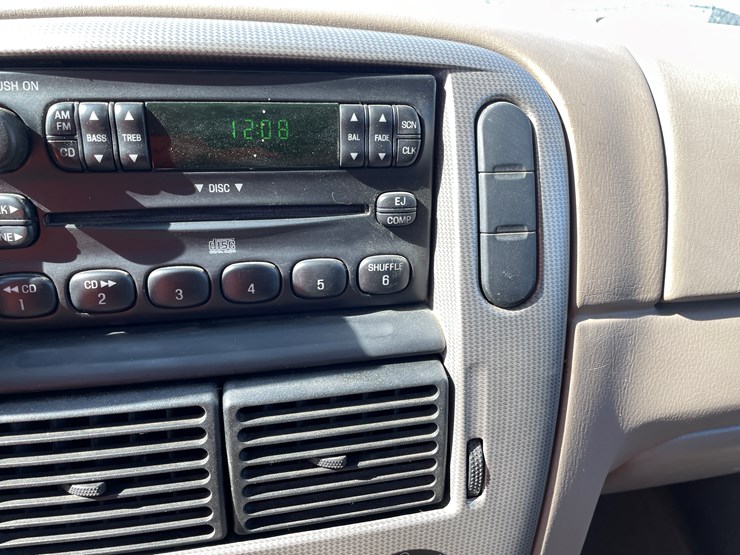 2004-ford-explorer-image-63