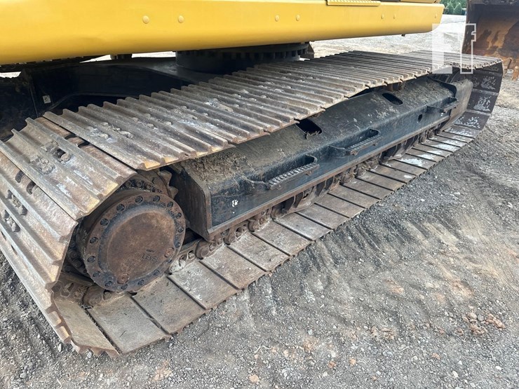 2019-caterpillar-320-image-17