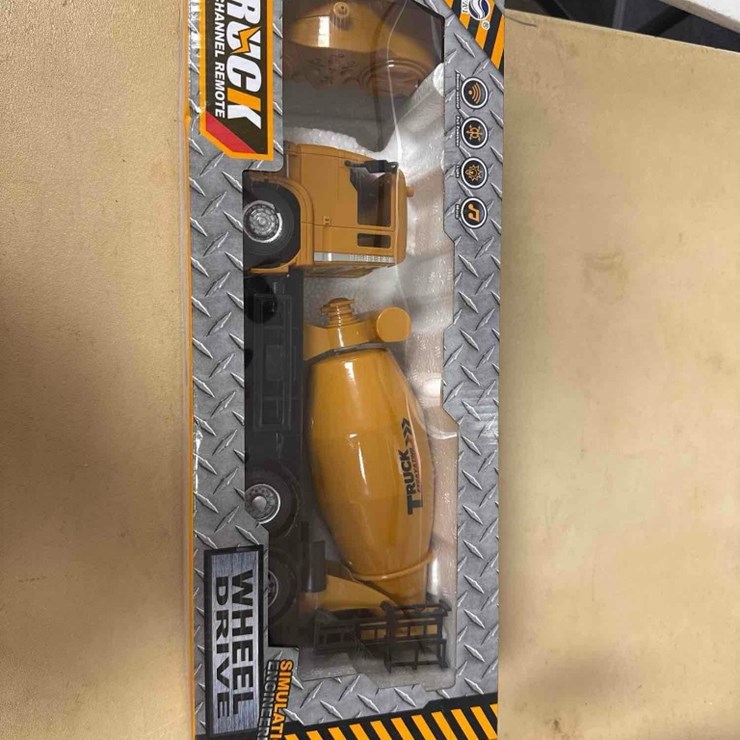 UNUSED TOY REMOTE CONTROLLED CEMENT TRUCK