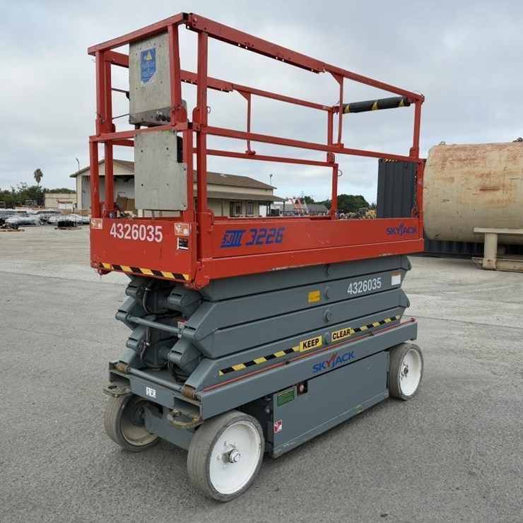 Skyjack SJ-3226 Scissor Lift