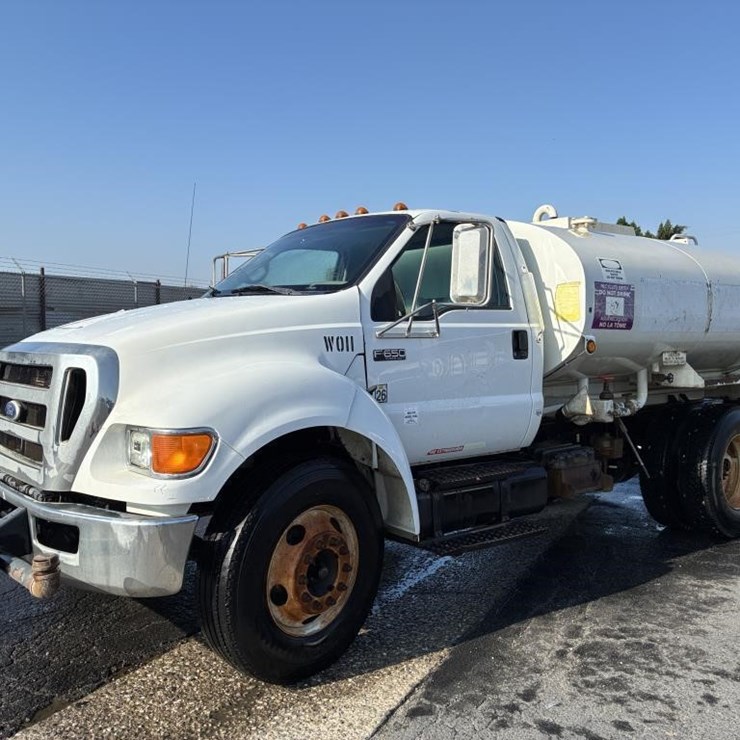 2010 FORD F650