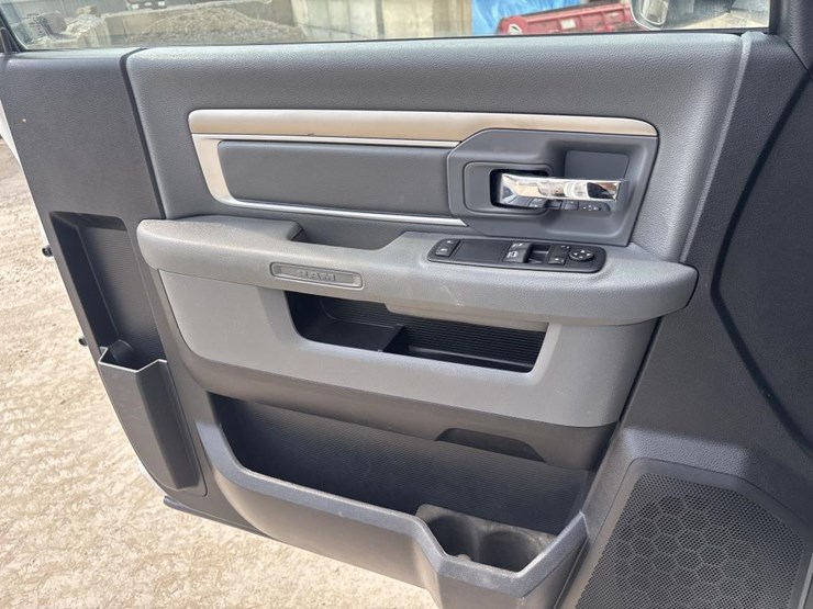 2016-dodge-ram-3500-image-49