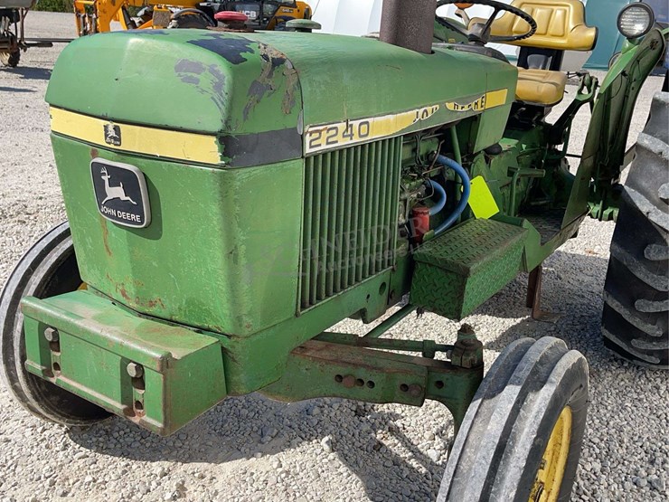 john-deere-2240-image-6