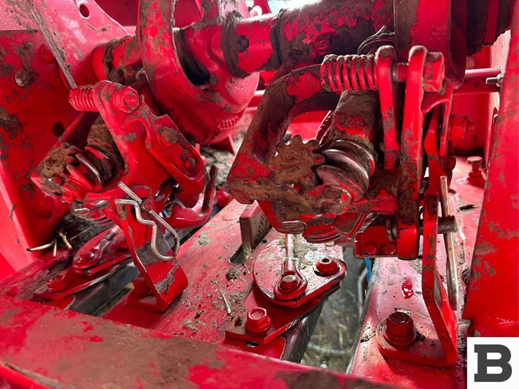 2016-massey-ferguson-1842-image-33