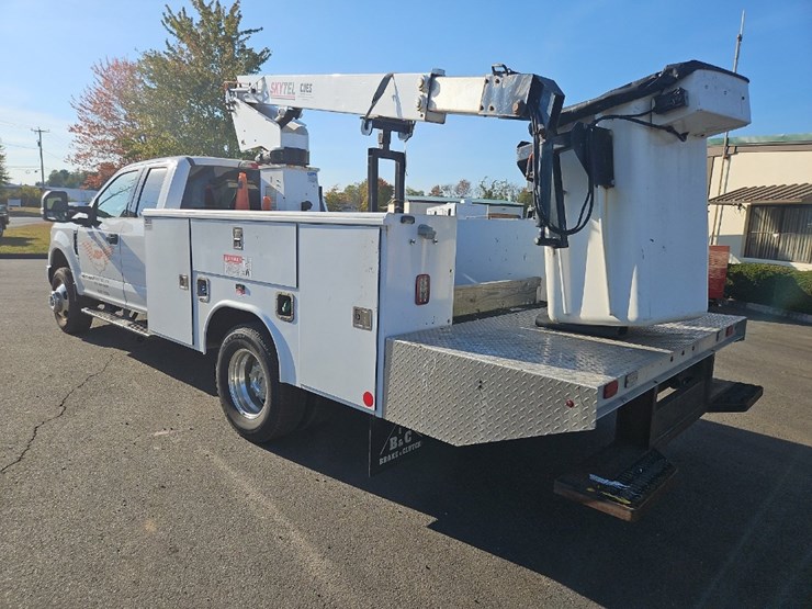 2018-ford-f350-xlt-image-3