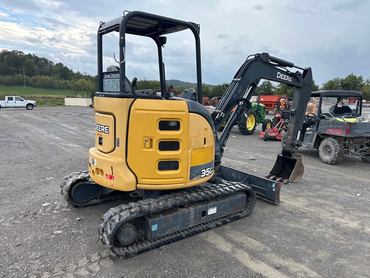 2017-deere-35g-image-4