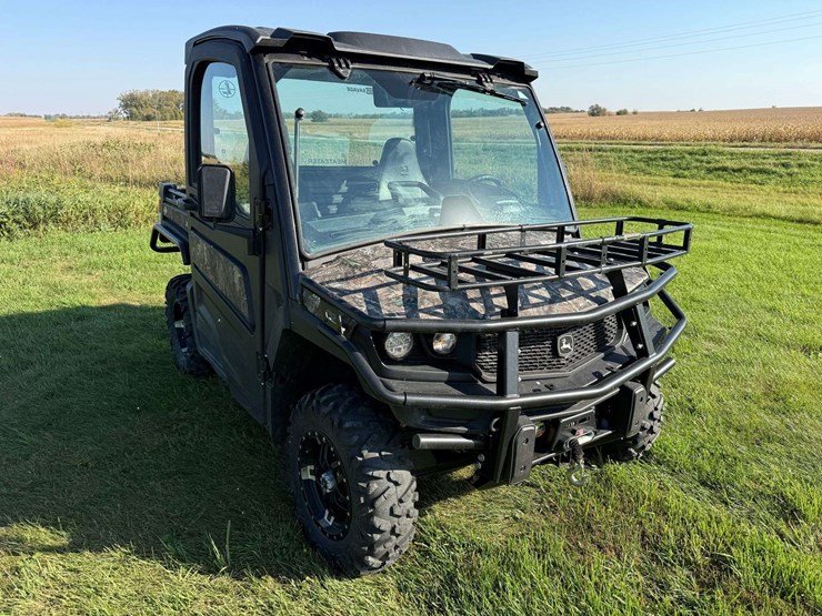 2021-john-deere-gator-image-6