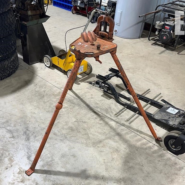 RIDGID TRI-STAND PIPE VICE