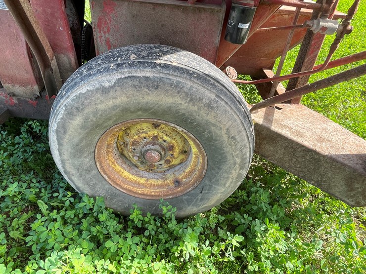 new-holland-355-image-19