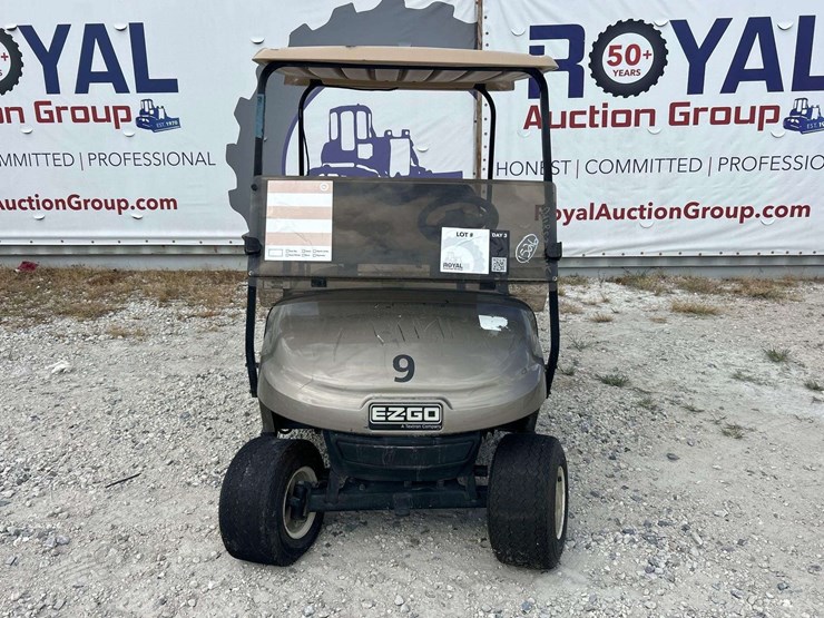 ez-go-electric-golf-cart-image-8